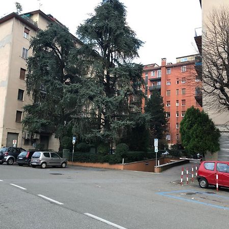 Tra Le Torri B&B - Ampia Stanza Privata In Appartamento Con Bagno Privato Accessibile Da Corridoio Болонья Экстерьер фото