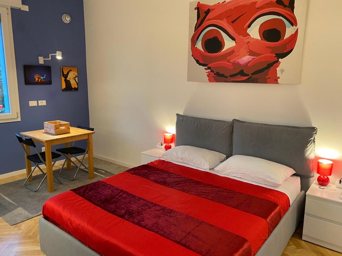 Tra Le Torri B&B - Ampia Stanza Privata In Appartamento Con Bagno Privato Accessibile Da Corridoio Болонья Экстерьер фото