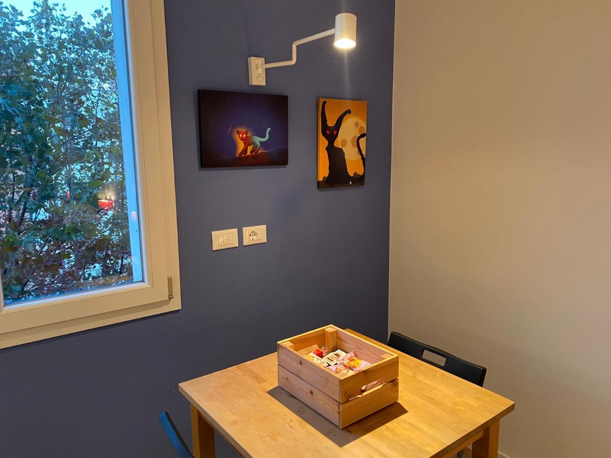 Tra Le Torri B&B - Ampia Stanza Privata In Appartamento Con Bagno Privato Accessibile Da Corridoio Болонья Экстерьер фото