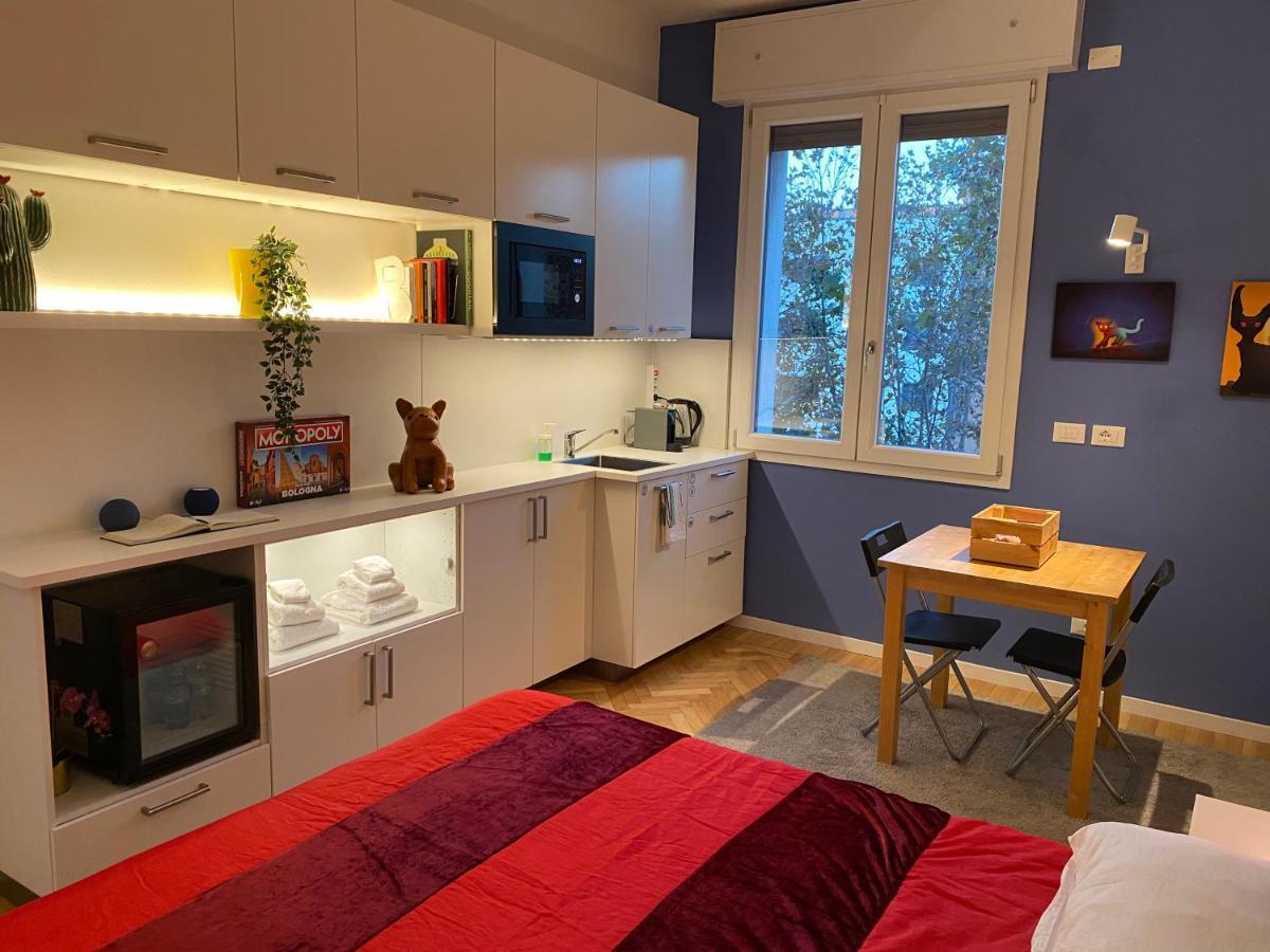 Tra Le Torri B&B - Ampia Stanza Privata In Appartamento Con Bagno Privato Accessibile Da Corridoio Болонья Экстерьер фото